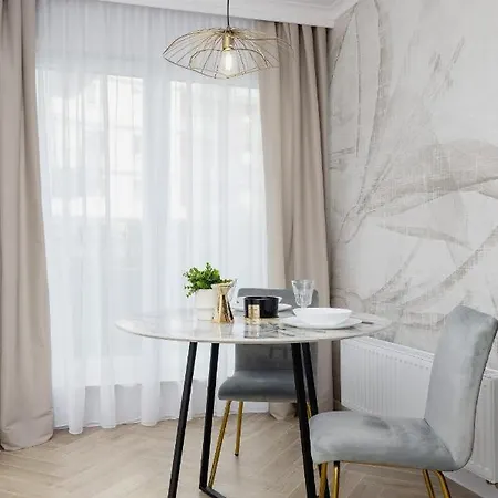 Elegant Szpakowa 10 With 2 Parking Spaces & Terrace By Renters شقة *